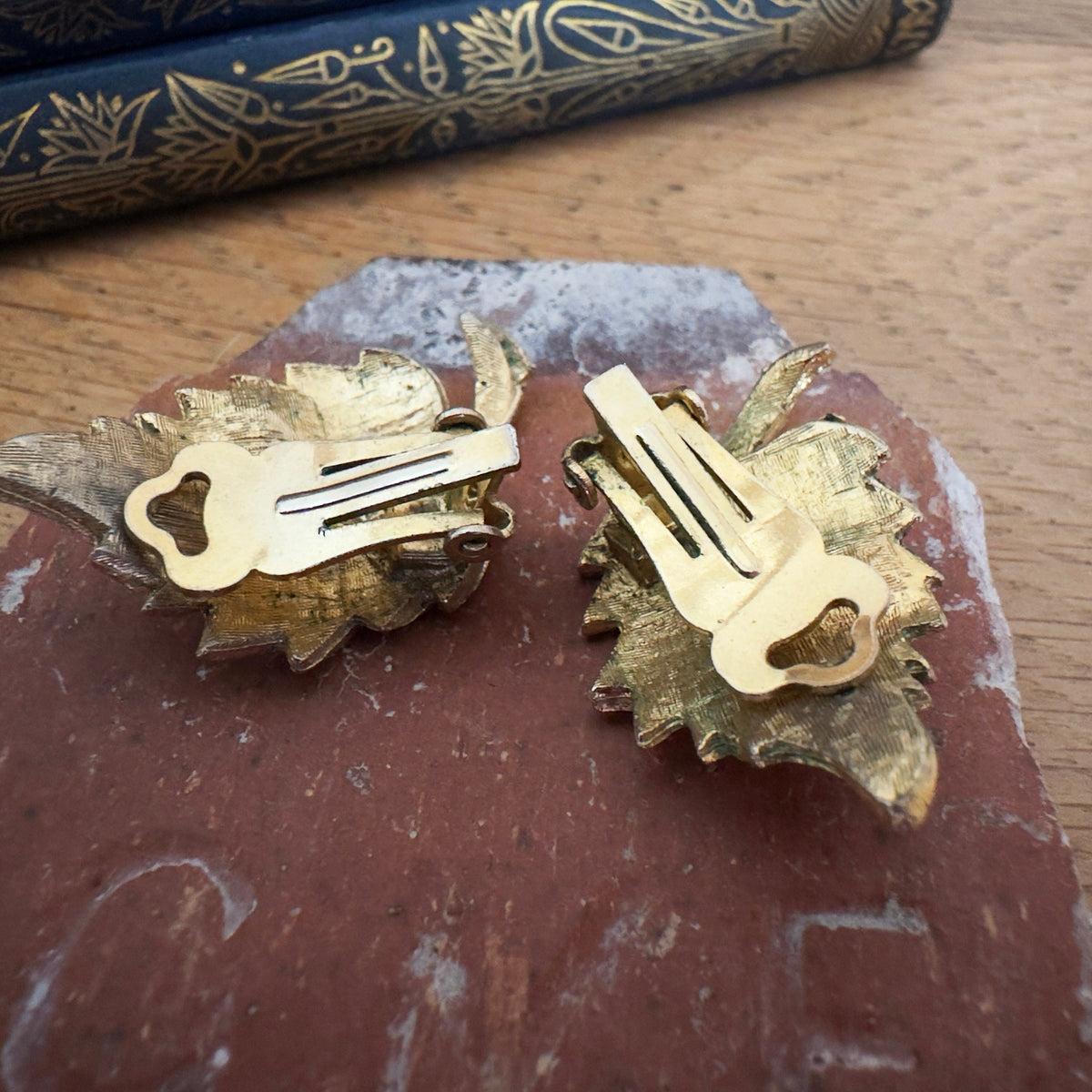 Vintage Gold Leaf Clip On Earrings – detail 5