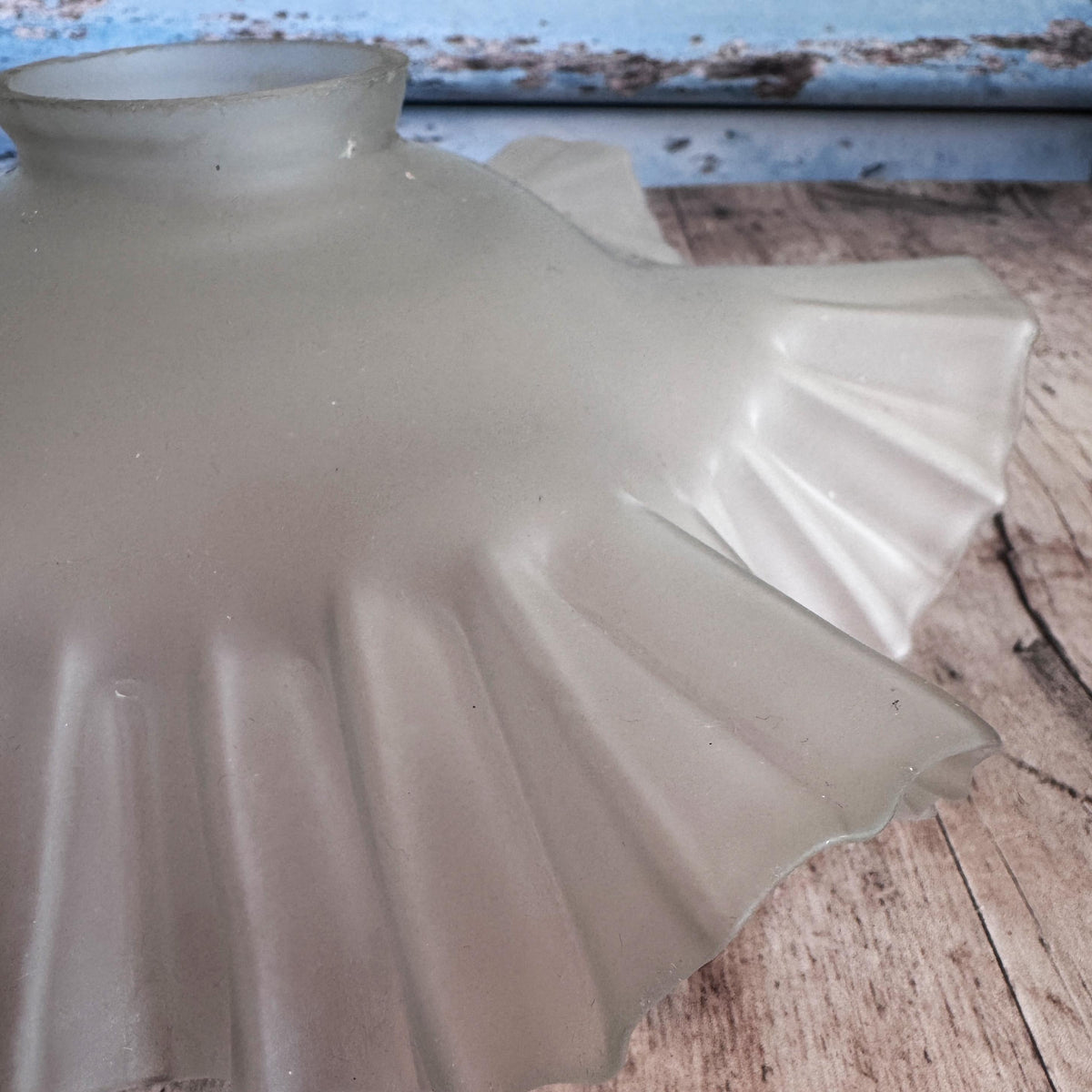 French Vintage Frosted Glass Ruffle Light Shade – detail 7