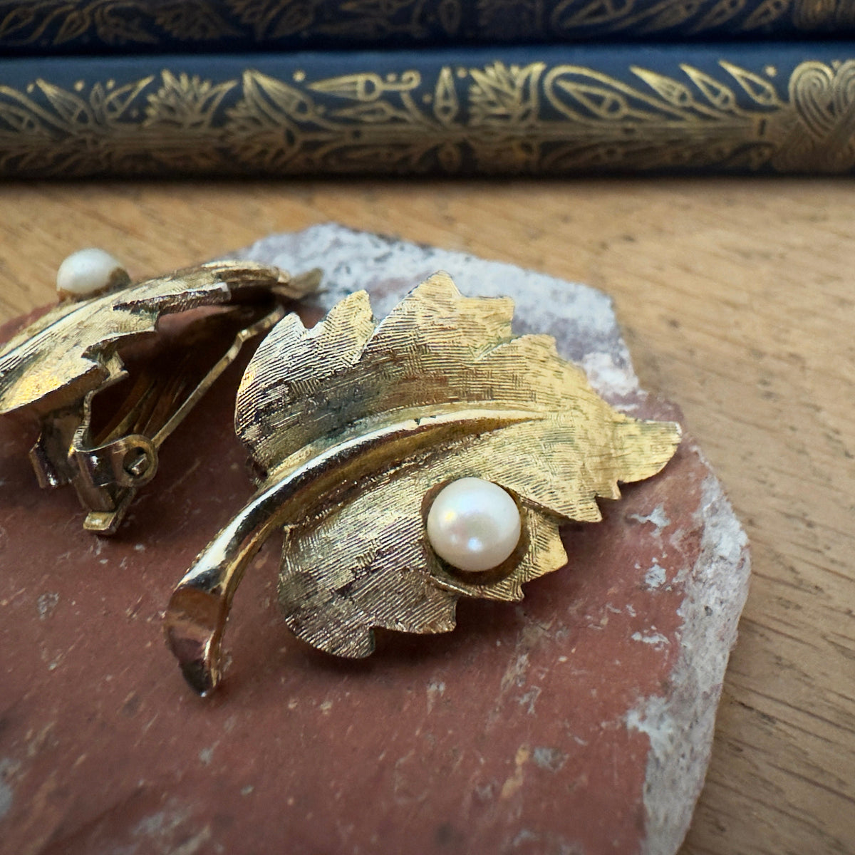 Vintage Gold Leaf Clip On Earrings – detail 2