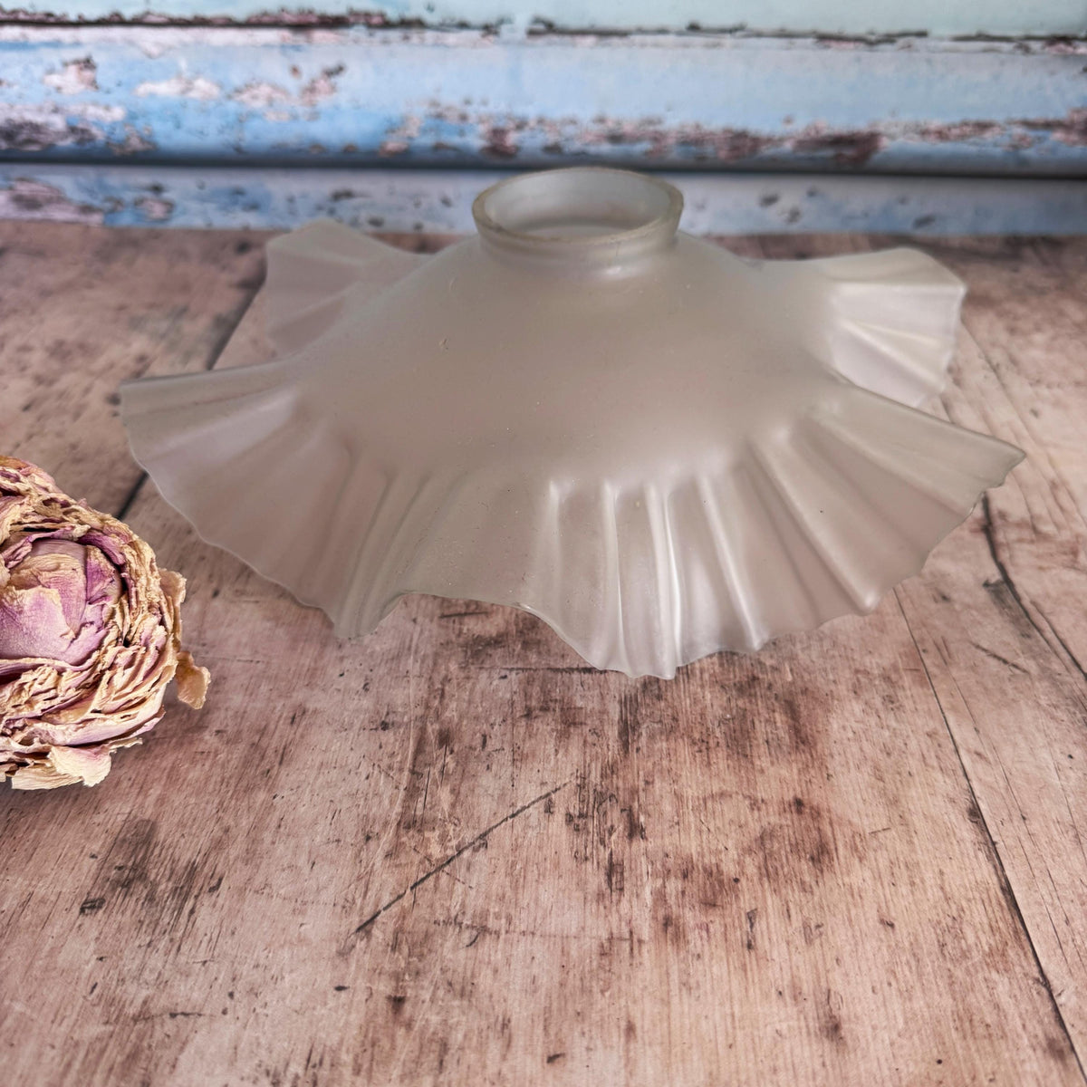 French Vintage Frosted Glass Ruffle Light Shade – detail 4