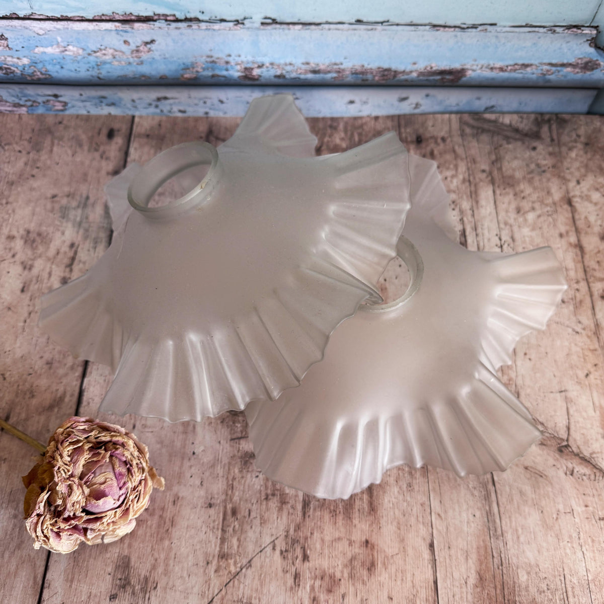 French Vintage Frosted Glass Ruffle Light Shade – detail 2