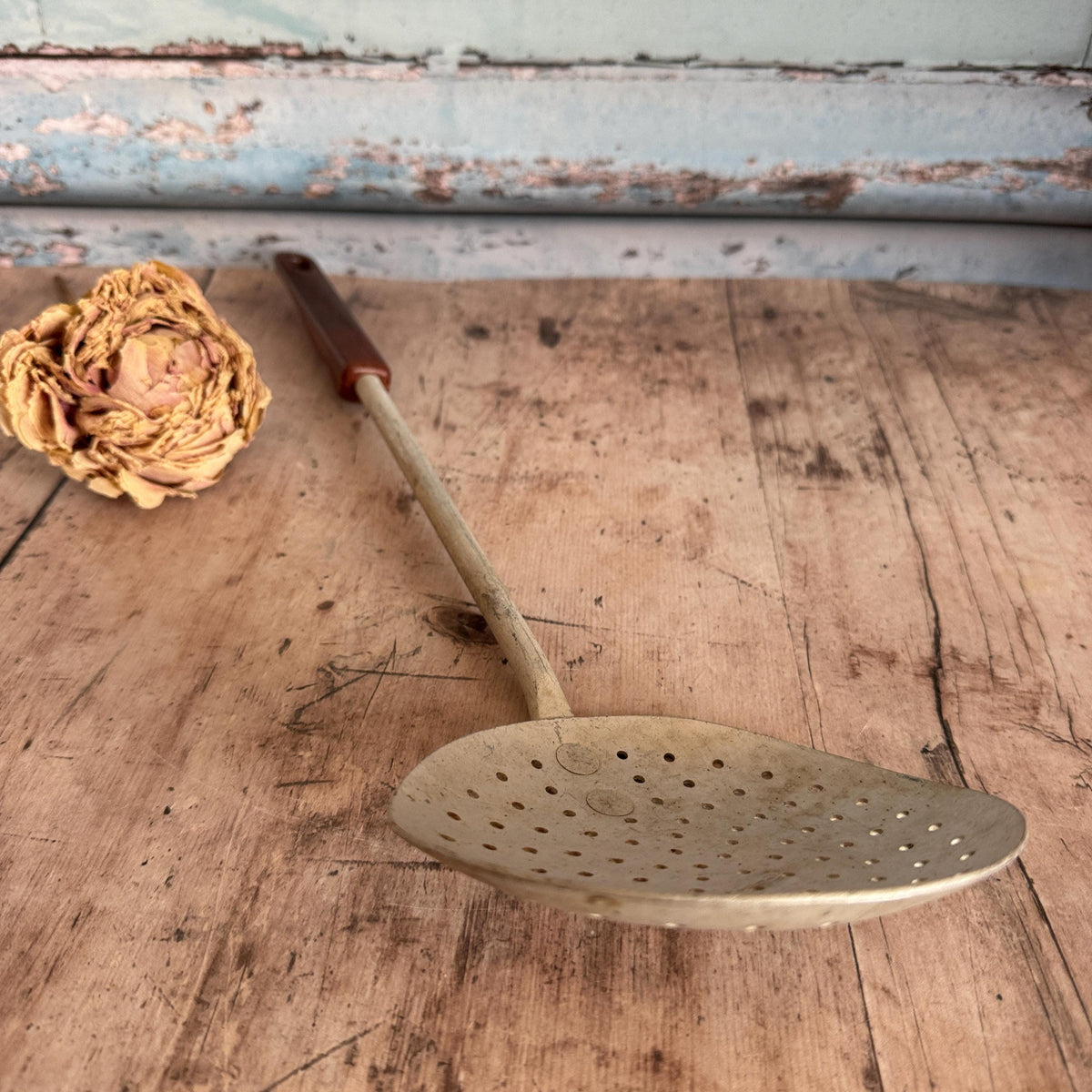 French Vintage Aluminium Hanging Strainer, Vintage Cookware, Kitchenalia – detail 2