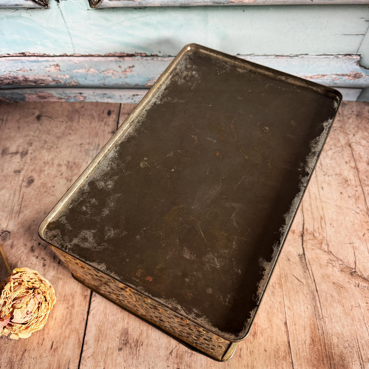 French Vintage Dog Tin, Collectible Tin Box – detail 9