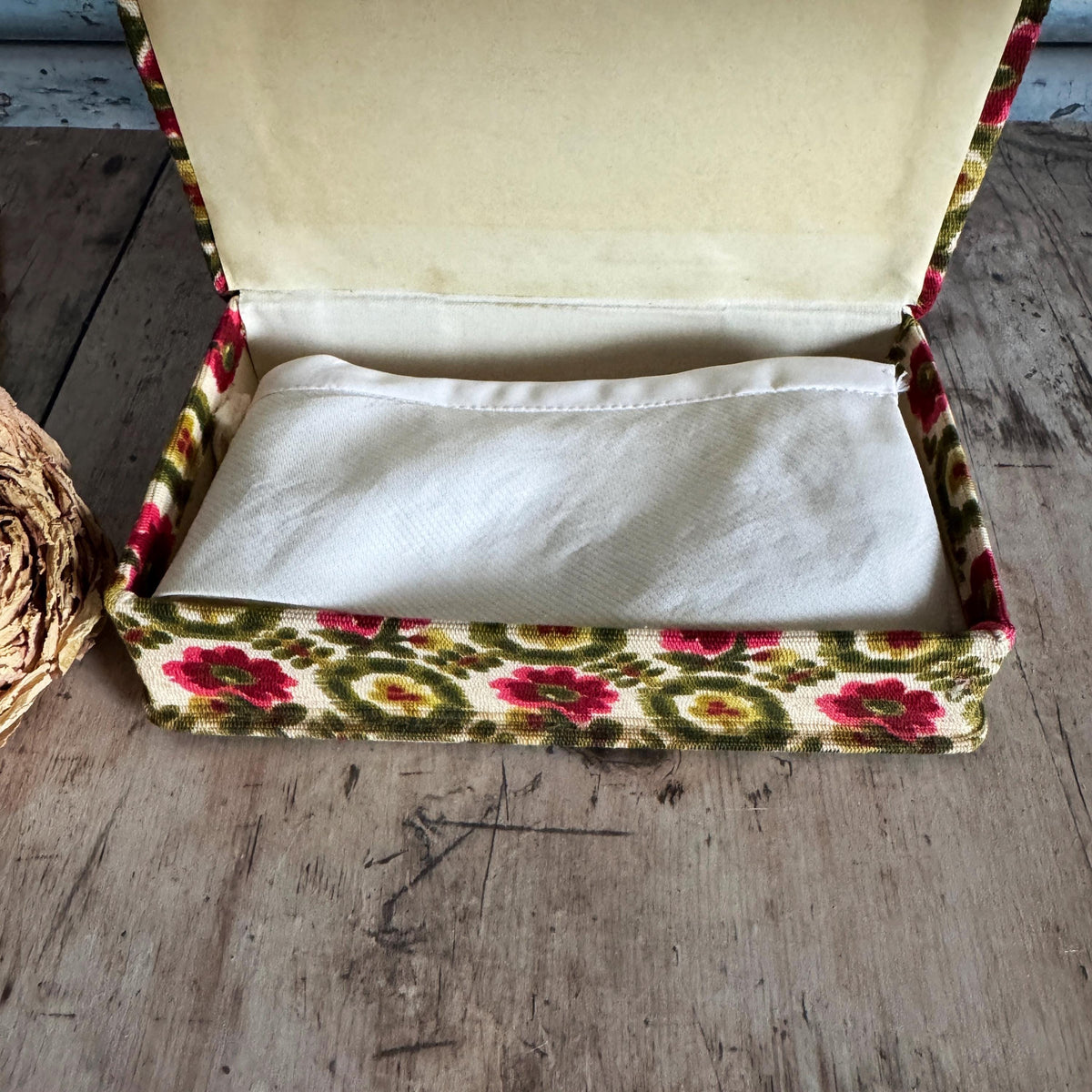French Vintage Boxed Detachable Collar and Cuffs, Mid Century Fashion – detail 2