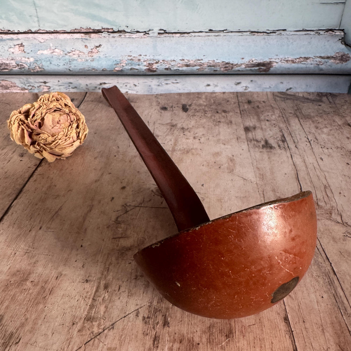 French Vintage Brown Enamel Hanging Ladle, Vintage Cookware, Kitchenalia – detail 3