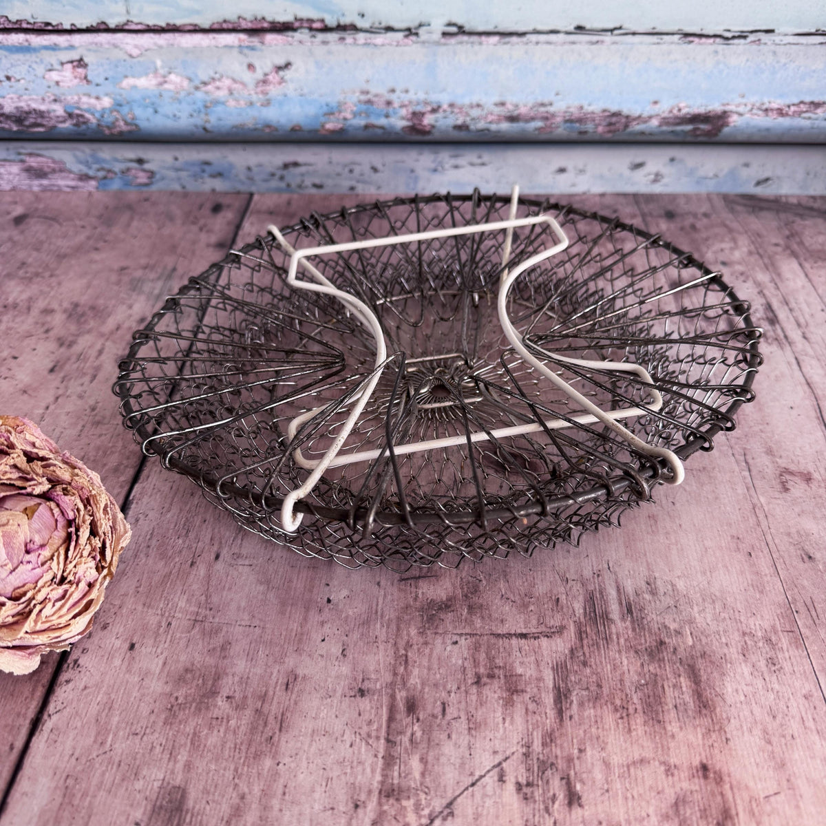 French Vintage Collapsable Wire Egg Basket, Kitchen Storage – detail 2